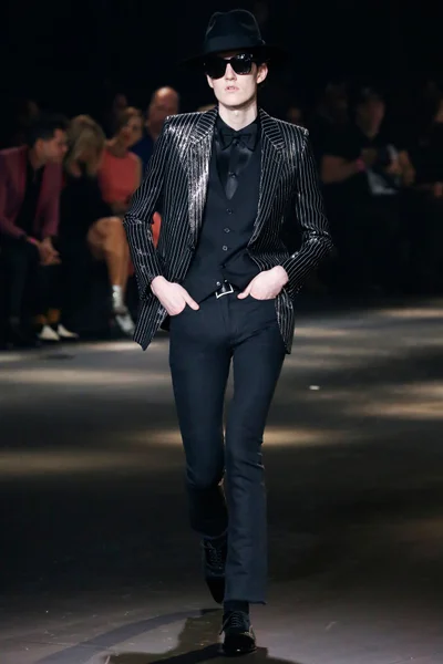 Look 60